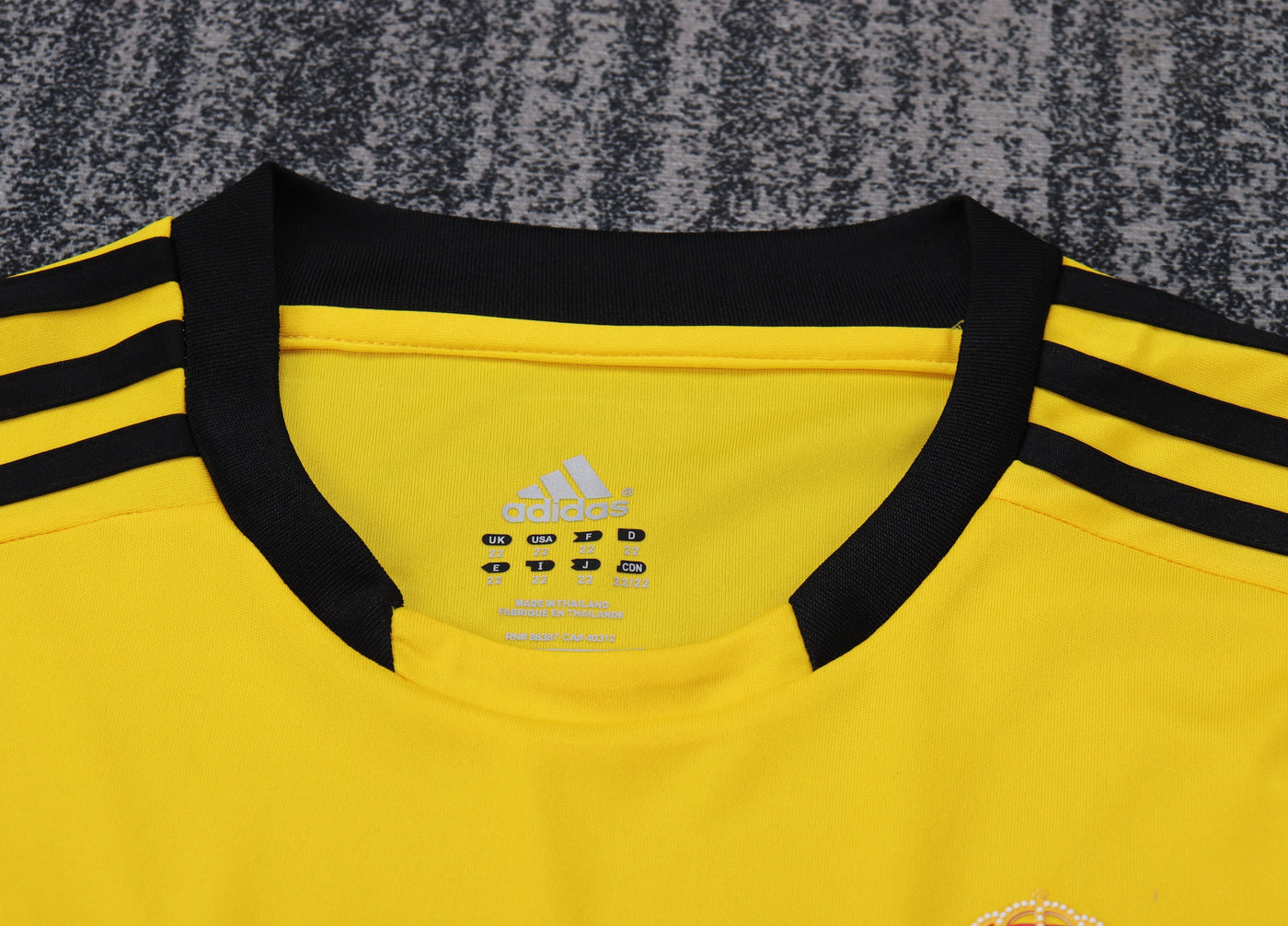 Real Madrid 11/12 Children's Home Retro Set Goalkeeper