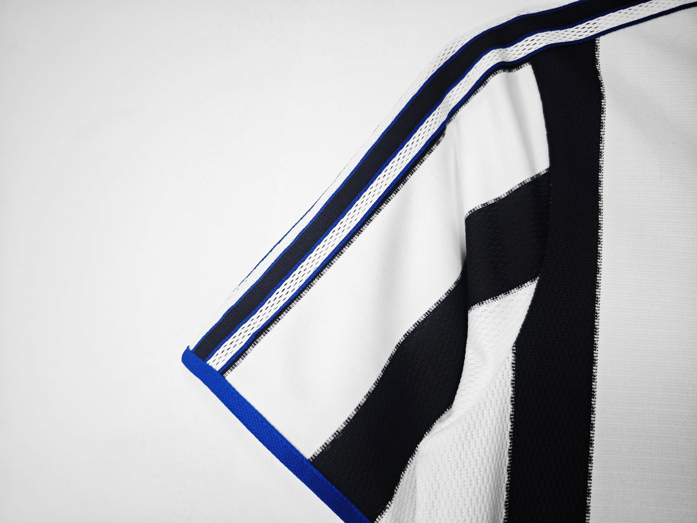 Newcastle 99/00 Home Retro Shirt