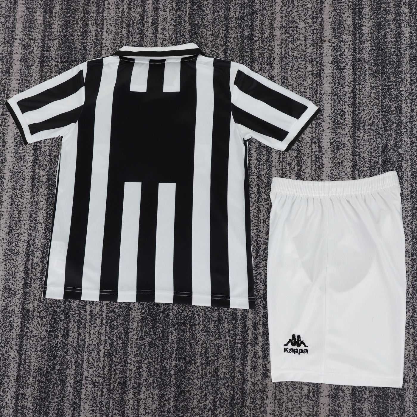 Juventus 96/97 Children's Home Retro Set