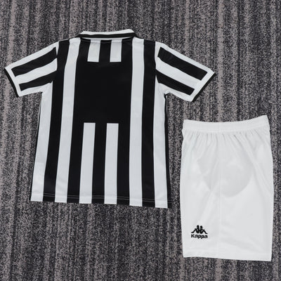 Juventus 96/97 Children's Home Retro Set