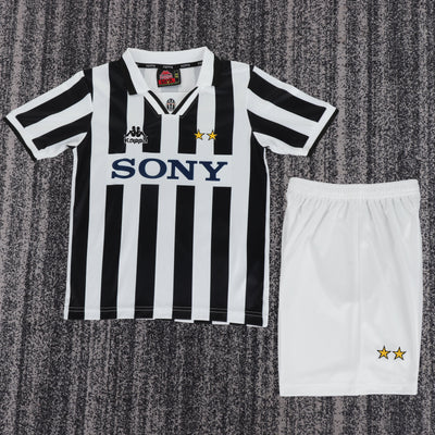 Juventus 96/97 Children's Home Retro Set