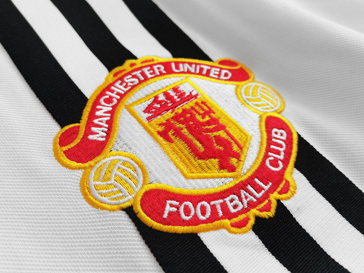 Manchester United 75/80 Away Retro Shirt